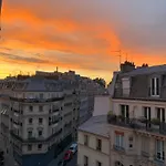 Cozy Studio For 2 With Rooftop Views In Central Paris