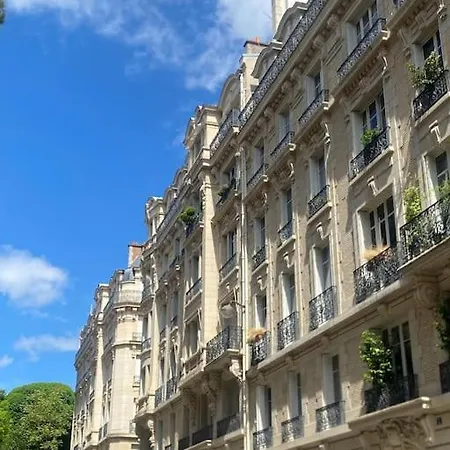 Cozy Studio For 2 With Rooftop Views In Central * Parigi